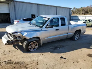 2010 Dodge Dakota z VIN 1D7CE3BK1AS221083, wystawiony jako Copart lot #83998494 z przebiegiem 280 749 mil mil oraz Szkoda całkowita • Salvage title. Historia ofert i sprzedaży dostępna na DreamBid. Obrazek 1.