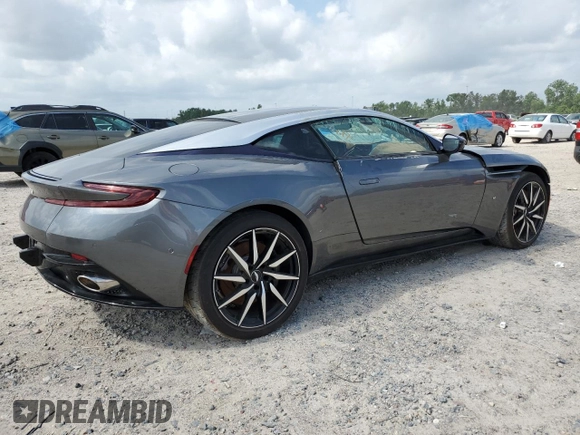 2017 Aston Martin DB11 z VIN SCFRMFAV2HGL00765, wystawiony jako Copart lot #55667215 z przebiegiem Nie podano mil oraz Nie do naprawy. Historia ofert i sprzedaży dostępna na DreamBid. Obrazek 3.