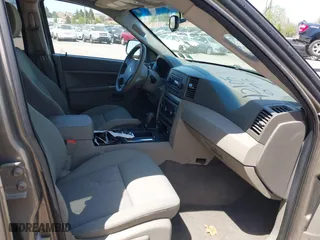 2005 Jeep Grand Cherokee Laredo with VIN 1J4HR48N25C507255, listed as a IAAI auction lot 42105073 with 176,349 mi miles. Bid and sale history available at carsss.com. Image 5.
