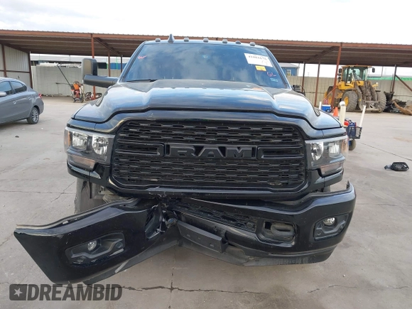 2022 Ram 2500 Big Horn z VIN 3C6UR5DL8NG125542, wystawiony jako IAAI lot #41881676 z przebiegiem 55 332 mil mil oraz . Historia ofert i sprzedaży dostępna na DreamBid. Obrazek 13.