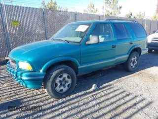 1996 GMC Jimmy SL with VIN 1GKDT13W6T2505181, listed as a IAAI auction lot 41392669 with 213,728 mi miles. Bid and sale history available at carsss.com. Image 2.