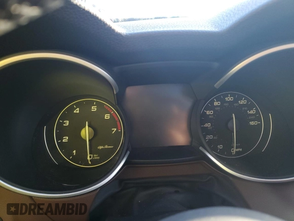2020 Alfa Romeo Stelvio Sport z VIN ZASPAJAN8L7C91197, wystawiony jako Copart lot #74494494 z przebiegiem Nie podano mil oraz Nie do naprawy • Non repairable. Historia ofert i sprzedaży dostępna na DreamBid. Obrazek 9.