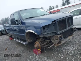 2005 Ford Super Duty F-250 XL with VIN 1FTSX21545ED39073, listed as a IAAI auction lot 41881452 with 117,709 mi miles. Bid and sale history available at carsss.com. Image 1.