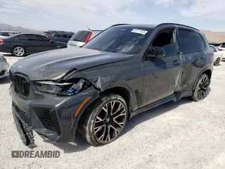 2022 BMW X5 M z VIN 5YMJU0C09N9L15281, wystawiony jako Copart lot #53771493 z przebiegiem Nie podano mil oraz . Historia ofert i sprzedaży dostępna na DreamBid. Obrazek 1.