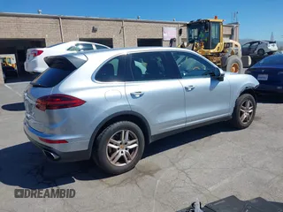 2016 Porsche Cayenne z VIN WP1AA2A24GKA36266, wystawiony jako IAAI lot #41857643 z przebiegiem 109 507 mil mil oraz . Historia ofert i sprzedaży dostępna na DreamBid. Obrazek 4.