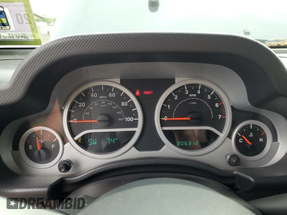 2008 Jeep Wrangler Unlimited Sahara with VIN 1J4GA59108L562831, listed as a Copart auction lot 58949225 with 206,312 mi miles and Clean title. Bid and sale history available at DreamBid. Image 9.