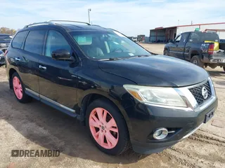 2013 Nissan Pathfinder SV with VIN 5N1AR2MM4DC638755, listed as a IAAI auction lot 41449873 with 237,126 mi miles. Bid and sale history available at carsss.com. Image 1.