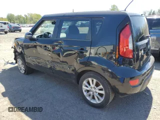 2013 Kia Soul + z VIN KNDJT2A66D7488670, wystawiony jako Copart lot #53429165 z przebiegiem 102 617 mil mil oraz Szkoda całkowita • Salvage title. Historia ofert i sprzedaży dostępna na DreamBid. Obrazek 2.
