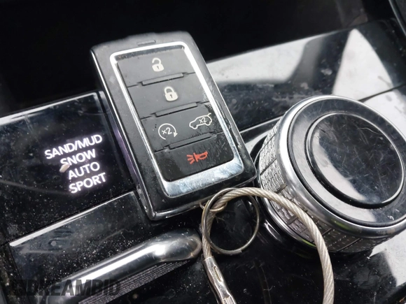 2022 Jeep Grand Cherokee Limited with VIN 1C4RJHBG1N8553262, listed as a IAAI auction lot 41511225 with 59,251 mi miles and . Bid and sale history available at DreamBid. Image 11.