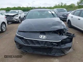 2024 Hyundai Elantra SEL z VIN KMHLM4DG8RU690033, wystawiony jako IAAI lot #42211444 z przebiegiem 19 708 mil mil oraz . Historia ofert i sprzedaży dostępna na DreamBid. Obrazek 6.