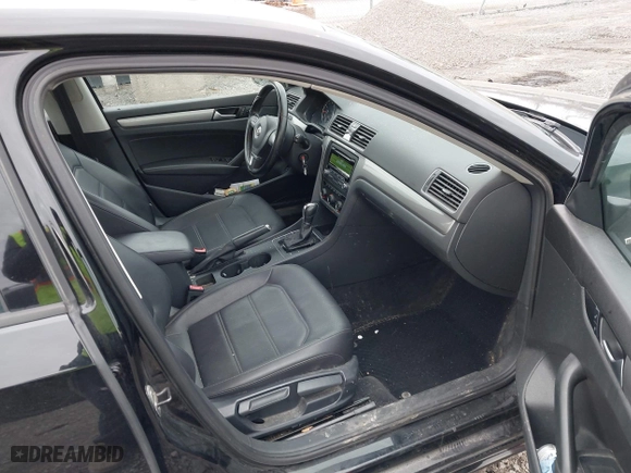 2014 Volkswagen Passat Wolfsburg Ed with VIN 1VWAT7A31EC098634, listed as a IAAI auction lot 41924146 with 80,872 mi miles. Bid and sale history available at carsss.com. Image 5.