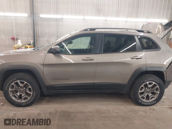 2021 Jeep Cherokee Trailhawk z VIN 1C4PJMBX5MD231018, wystawiony jako IAAI lot #42029850 z przebiegiem 66 525 mil mil oraz . Historia ofert i sprzedaży dostępna na DreamBid. Obrazek 15.