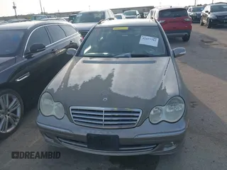 2005 Mercedes-Benz C 240 z VIN WDBRH61J65F567374, wystawiony jako IAAI lot #42477782 z przebiegiem 137 828 mil mil oraz . Historia ofert i sprzedaży dostępna na DreamBid. Obrazek 6.