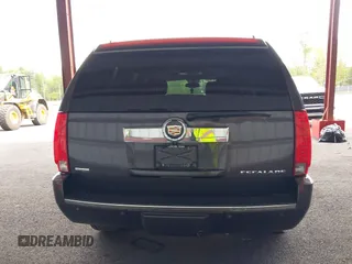 2010 Cadillac Escalade Luxury z VIN 1GYUKBEF6AR103998, wystawiony jako IAAI lot #42251855 z przebiegiem 129 851 mil mil oraz . Historia ofert i sprzedaży dostępna na DreamBid. Obrazek 17.