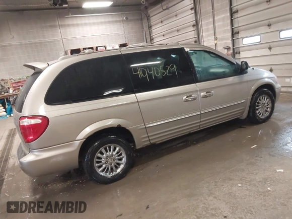 2003 Chrysler Town & Country Limited with VIN 2C8GP64L23R252570, listed as a IAAI auction lot 41940529 with 105,780 mi miles. Bid and sale history available at carsss.com. Image 4.