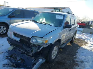2007 Ford Escape XLT with VIN 1FMCU03127KA61978, listed as a IAAI auction lot 41371360 with 179,025 mi miles. Bid and sale history available at carsss.com. Image 17.