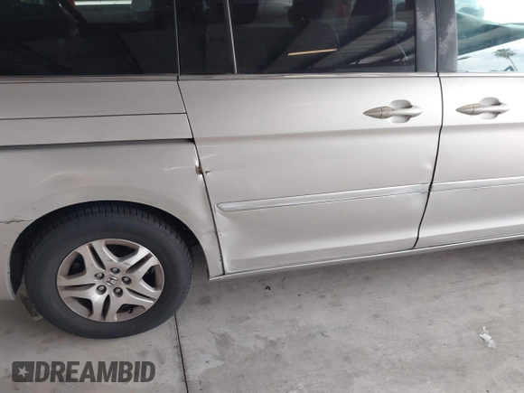 2005 Honda Odyssey EX-L with VIN 5FNRL38615B026205, listed as a IAAI auction lot 42128729 with 172,260 mi miles. Bid and sale history available at carsss.com. Image 6.