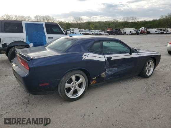 2013 Dodge Challenger R/T z VIN 2C3CDYBT9DH585965, wystawiony jako Copart lot #52995875 z przebiegiem 131 456 mil mil oraz Szkoda całkowita • Salvage title. Historia ofert i sprzedaży dostępna na DreamBid. Obrazek 3.