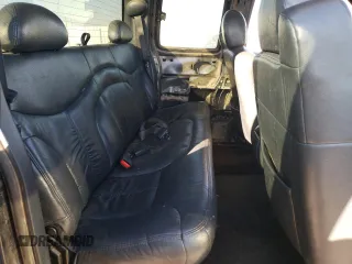 2001 GMC Sierra 1500 SLE z VIN 2GTEC19T811149861, wystawiony jako Copart lot #89205095 z przebiegiem 289 190 mil mil oraz Czysty tytuł • Clean title. Historia ofert i sprzedaży dostępna na DreamBid. Obrazek 10.