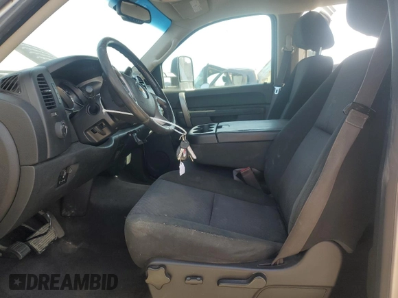 2013 Chevrolet Silverado 3500HD LT with VIN 1GC4K0C85DF242640, listed as a Copart auction lot 48060235 with 285,530 mi miles and Clean Title. Bid and sale history available at carsss.com. Image 7.