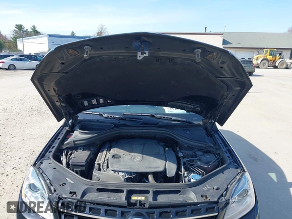 2015 Mercedes-Benz M ML 350 with VIN 4JGDA5HB3FA498372, listed as a IAAI auction lot 42097380 with 91,200 mi miles. Bid and sale history available at carsss.com. Image 9.
