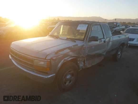 1994 Dodge Dakota with VIN 1B7GL23X6RS612067, listed as a IAAI auction lot 41196975 with 186,743 mi miles and . Bid and sale history available at DreamBid. Image 2.