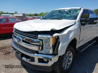 2017 Ford F-250 Lariat z VIN 1FT7W2BT4HEB67122, wystawiony jako IAAI lot #41992637 z przebiegiem 148 187 mil mil oraz . Historia ofert i sprzedaży dostępna na DreamBid. Obrazek 6.