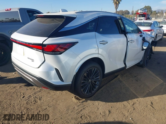 2024 Lexus RX 350h z VIN 2T2BBMCA3RC060822, wystawiony jako IAAI lot #40922424 z przebiegiem 838 mil mil oraz . Historia ofert i sprzedaży dostępna na DreamBid. Obrazek 4.