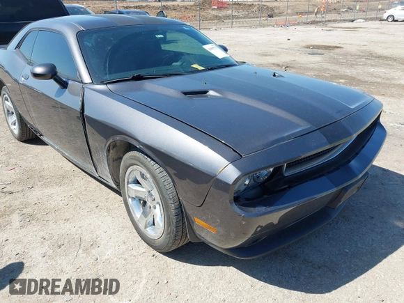 2013 Dodge Challenger SXT z VIN 2C3CDYAG9DH724917, wystawiony jako IAAI lot #41985775 z przebiegiem 123 565 mil mil oraz . Historia ofert i sprzedaży dostępna na DreamBid. Obrazek 17.