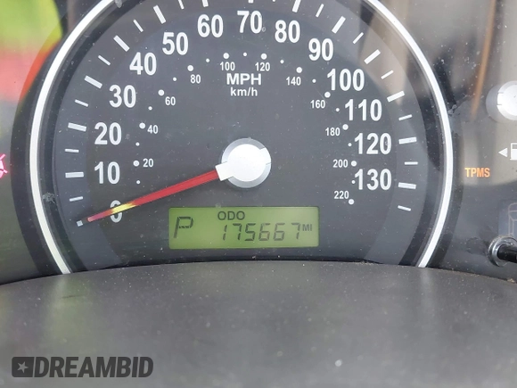 2008 Kia Sedona LX with VIN KNDMB233X86193666, listed as a IAAI auction lot 42041414 with 175,667 mi miles. Bid and sale history available at carsss.com. Image 7.
