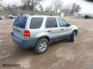 2005 Ford Escape XLT with VIN 1FMYU93145KC96311, listed as a IAAI auction lot 41948685 with 192,564 mi miles. Bid and sale history available at carsss.com. Image 4.