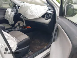 2018 Toyota RAV4 XLE z VIN JTMWFREV2JJ739366, wystawiony jako IAAI lot #42270427 z przebiegiem 112 558 mil mil oraz . Historia ofert i sprzedaży dostępna na DreamBid. Obrazek 5.