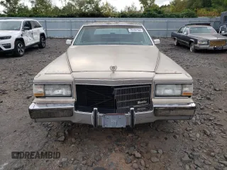 1992 Cadillac Brougham z VIN 1G6DW5479NR710170, wystawiony jako Copart lot #70194164 z przebiegiem Nie podano mil oraz Nie do naprawy. Historia ofert i sprzedaży dostępna na DreamBid. Obrazek 5.