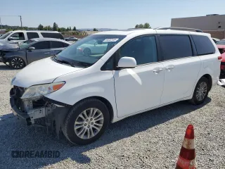 2013 Toyota Sienna XLE AAS z VIN 5TDYK3DC8DS391355, wystawiony jako Copart lot #59232155 z przebiegiem 230 999 mil mil oraz Szkoda całkowita • Salvage title. Historia ofert i sprzedaży dostępna na DreamBid. Obrazek 1.