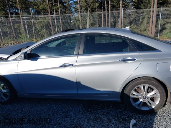 2011 Hyundai Sonata SE with VIN 5NPEC4AC4BH174401, listed as a IAAI auction lot 40522163 with 183,594 mi miles. Bid and sale history available at carsss.com. Image 14.
