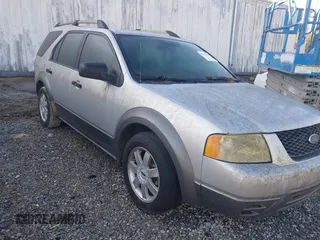 2005 Ford Freestyle SE with VIN 1FMZK01165GA52333, listed as a IAAI auction lot 41062704 with 234,459 mi miles. Bid and sale history available at carsss.com. Image 1.