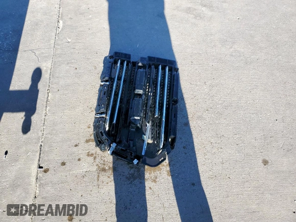 2016 Ram 1500 Sport z VIN 1C6RR7MT1GS121524, wystawiony jako Copart lot #54007895 z przebiegiem Nie podano mil oraz Czysty tytuł • Clean title. Historia ofert i sprzedaży dostępna na DreamBid. Obrazek 13.