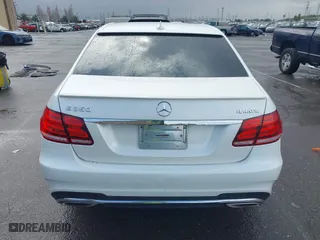 2014 Mercedes-Benz E-Class E 350 Luxury with VIN WDDHF8JB0EA850671, listed as a IAAI auction lot 41935999 with 139,386 mi miles. Bid and sale history available at carsss.com. Image 17.
