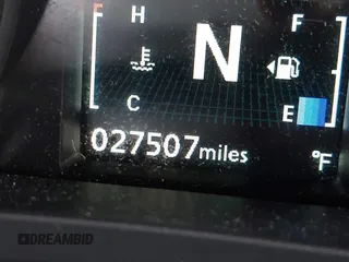 2023 Mitsubishi Outlander ES z VIN JA4ARUAU9PU007786, wystawiony jako IAAI lot #42343050 z przebiegiem 27 507 mil mil oraz . Historia ofert i sprzedaży dostępna na DreamBid. Obrazek 16.