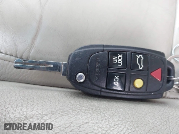 2014 Volvo XC90 with VIN YV4952CZ4E1680532, listed as a IAAI auction lot 40978944 with 94,525 mi miles and . Bid and sale history available at DreamBid. Image 11.
