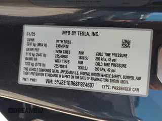 2025 Tesla Model 3 Long Range z VIN 5YJ3E1EB6SF924607, wystawiony jako IAAI lot #42255758 z przebiegiem 5 881 mil mil oraz . Historia ofert i sprzedaży dostępna na DreamBid. Obrazek 9.