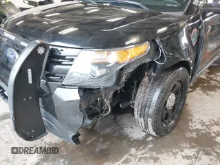 2013 Ford Police Interceptor Utility z VIN 1FM5K8AR0DGC63240, wystawiony jako IAAI lot #41955285 z przebiegiem 235 563 mil mil oraz . Historia ofert i sprzedaży dostępna na DreamBid. Obrazek 6.