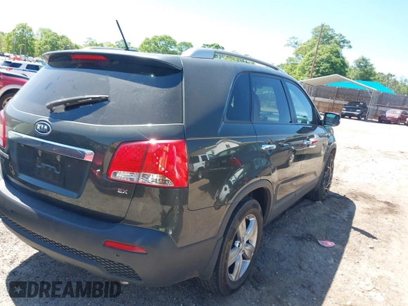 2013 Kia Sorento EX with VIN 5XYKU4A67DG331097, listed as a IAAI auction lot 42058818 with 173,120 mi miles. Bid and sale history available at carsss.com. Image 4.