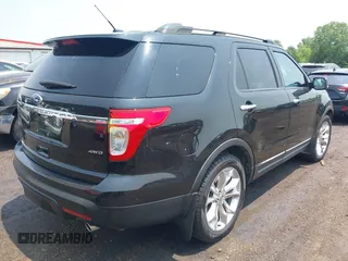 2011 Ford Explorer XLT z VIN 1FMHK8D85BGA25848, wystawiony jako IAAI lot #42401322 z przebiegiem 118 458 mil mil oraz . Historia ofert i sprzedaży dostępna na DreamBid. Obrazek 4.