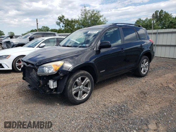 2008 Toyota RAV4 Sport z VIN JTMBK32V485055823, wystawiony jako Copart lot #56858515 z przebiegiem 124 486 mil mil oraz Szkoda całkowita • Salvage title. Historia ofert i sprzedaży dostępna na DreamBid. Obrazek 1.
