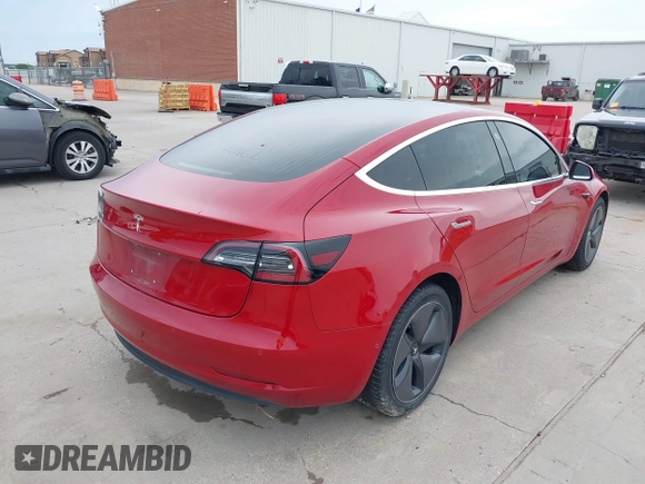 2018 Tesla Model 3 Long Range Battery z VIN 5YJ3E1EB8JF096249, wystawiony jako IAAI lot #42150031 z przebiegiem 70 981 mil mil oraz . Historia ofert i sprzedaży dostępna na DreamBid. Obrazek 4.