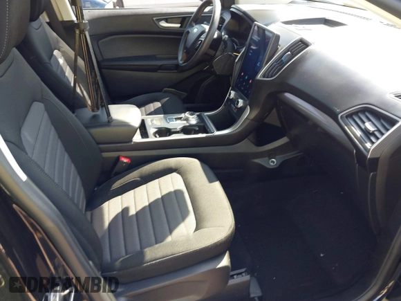 2023 Ford Edge SE z VIN 2FMPK4G90PBA05532, wystawiony jako IAAI lot #41845991 z przebiegiem 39 568 mil mil oraz . Historia ofert i sprzedaży dostępna na DreamBid. Obrazek 5.
