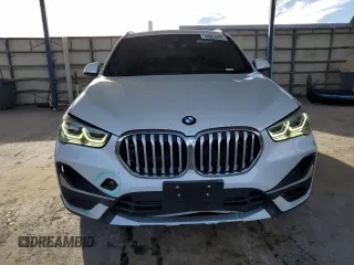 2021 BMW X1 sDrive28i z VIN WBXJG7C01M5T08696, wystawiony jako Copart lot #48004855 z przebiegiem 37 593 mil mil oraz Szkody całkowita. Historia ofert i sprzedaży dostępna na DreamBid. Obrazek 5.