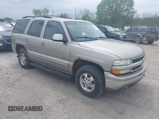 2001 Chevrolet Tahoe LS z VIN 1GNEC13T11J107893, wystawiony jako IAAI lot #42261213 z przebiegiem 338 454 mil mil oraz . Historia ofert i sprzedaży dostępna na DreamBid. Obrazek 1.