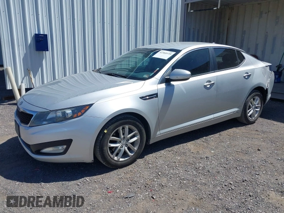 2012 Kia Optima LX z VIN 5XXGM4A77CG055280, wystawiony jako IAAI lot #42360110 z przebiegiem 151 519 mil mil oraz . Historia ofert i sprzedaży dostępna na DreamBid. Obrazek 2.